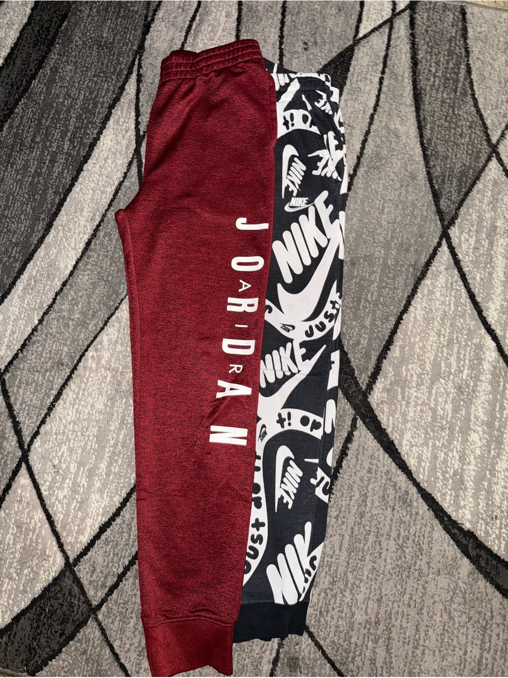 Nike & Air Jordan Boy’s Size Large Joggers
